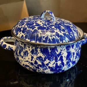 Brand new small golden rabbit Dutch oven-